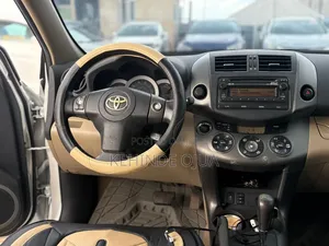 Toyota RAV4 2012 White