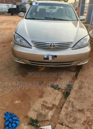 Toyota Camry 2004 Gold