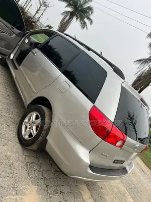 Toyota Sienna 2007 Silver