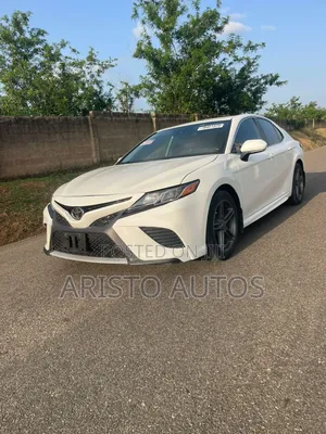Toyota Camry SE FWD 2020 White
