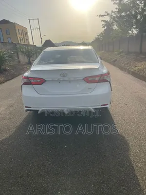 Toyota Camry SE FWD 2020 White