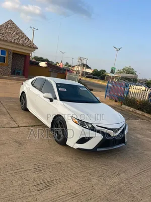 Toyota Camry SE FWD 2020 White