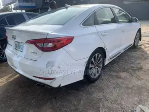Hyundai Sonata SE 4dr Sedan (2.4L 4cyl 6A) 2015 White