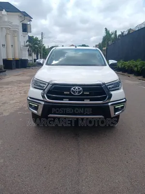 Toyota Hilux 2021 White