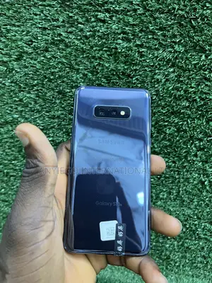 Samsung Galaxy S10e 128 GB Black