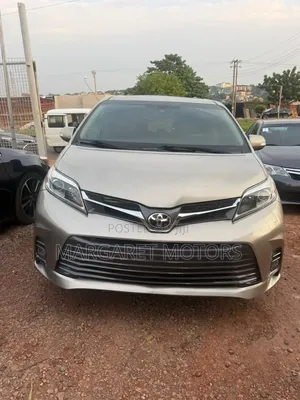 Toyota Sienna 2021 Off white