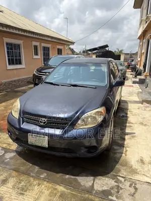 Toyota Matrix Hatchback FWD (1.8L 4cyl 5M) 2005 Blue