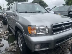 Nissan Pathfinder LE AWD SUV (3.5L 6cyl 4A) 2002 Silver