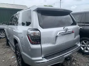 Toyota 4-Runner Limited 4dr SUV 4WD (4.0L 6cyl 5A) 2015 Silver