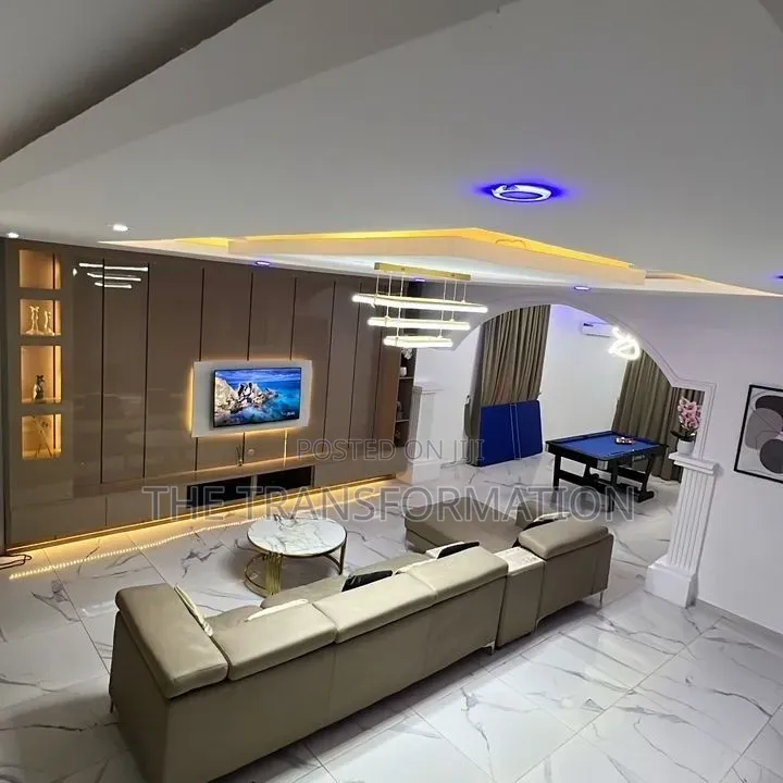 Glossy Wall Entertainment