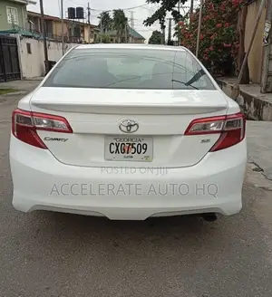 Toyota Camry SE 4dr Sedan (2.5L 4cyl 6A) 2013 White