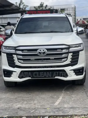Toyota Land Cruiser LC300 2024 White