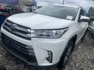 Toyota Highlander LE 4dr SUV AWD (3.5L 6cyl 6A) 2015 White