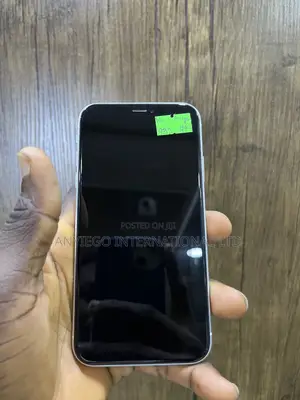Apple iPhone XR 64 GB White