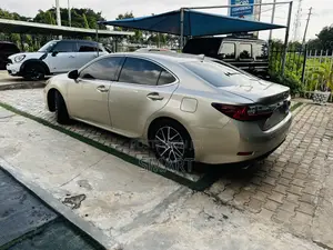 Lexus ES 2018 Gold