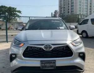 Toyota Highlander 2022 Silver