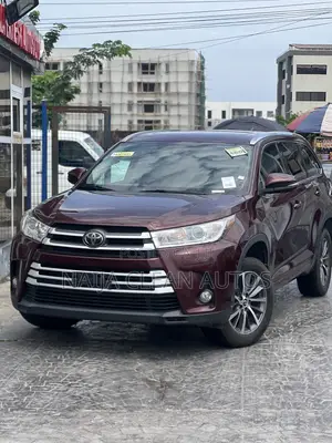 Toyota Highlander XLE 4x4 V6 (3.5L 6cyl 8A) 2018 Burgundy