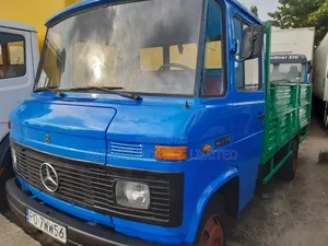 Mercedes Benz 608 1999