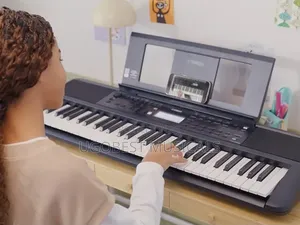 Yamaha PSR E383 Keyboard