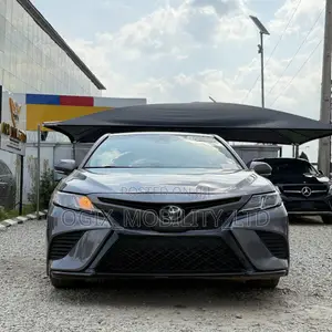 Toyota Camry SE FWD (2.5L 4cyl 8AM) 2018 Gray