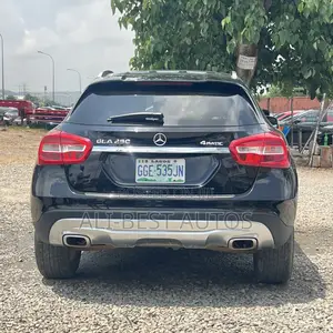 Mercedes-Benz GLA 250 2016 Black
