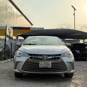 Toyota Camry XLE V6 4dr Sedan (3.6L 6cyl 6A) 2016 Silver