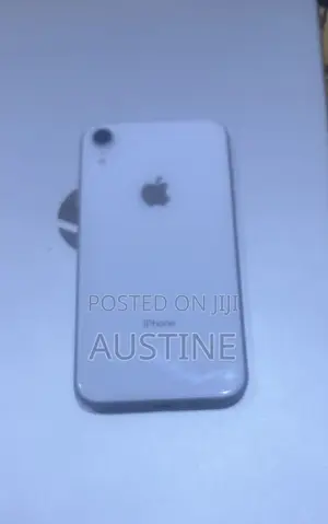 Apple iPhone XR 64 GB White