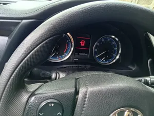 Toyota Corolla LE (1.8L 4cyl 2A) 2018 Gray