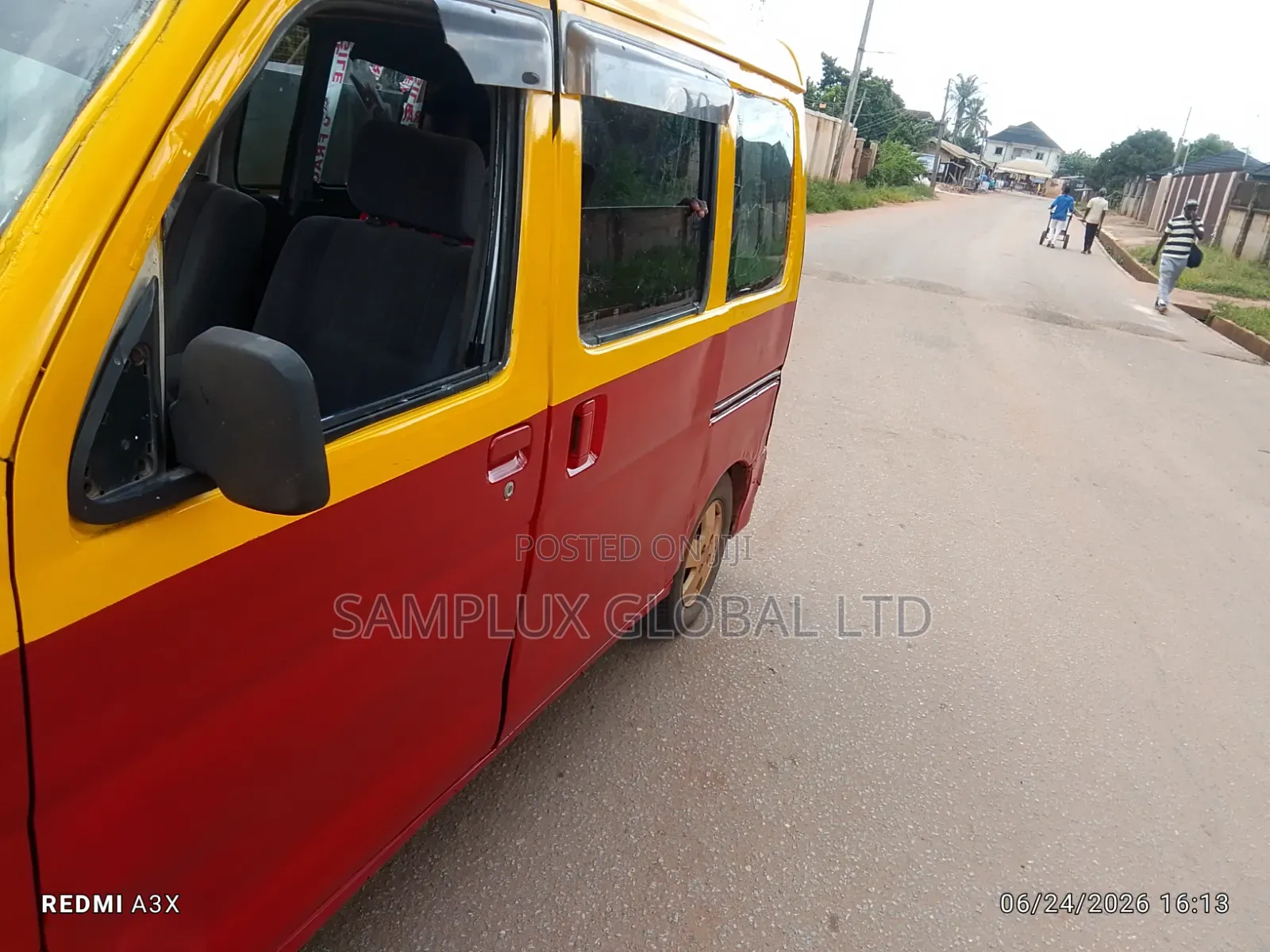 Daihatsu Hijet 2018 Yellow