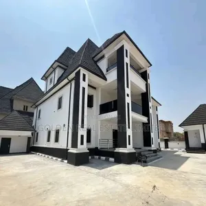 6bdrm Duplex in Dakwo District for sale