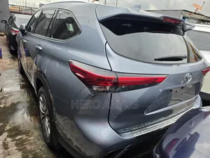 Toyota Highlander 2022 Blue