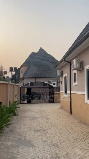 5bdrm Duplex in Stable Estate Lugbe for sale