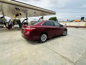 Toyota Camry LE 4dr Sedan (2.5L 4cyl 6A) 2017