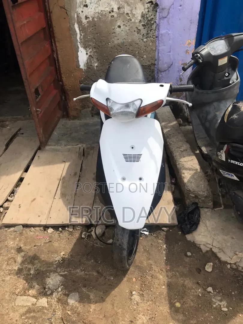 Suzuki Lets 2013 White