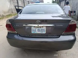 Toyota Camry LE 4dr Sedan (2.4L 4cyl 5M) 2004 Gray