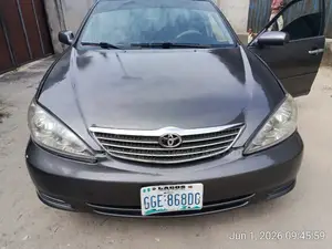 Toyota Camry LE 4dr Sedan (2.4L 4cyl 5M) 2004 Gray