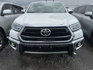 Toyota Hilux 2024 White