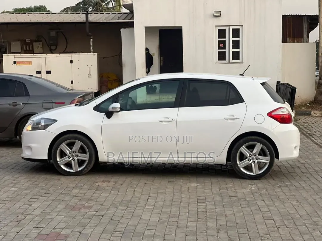 Toyota Auris 2010 White