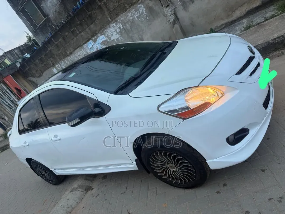 Toyota Yaris 2008 White