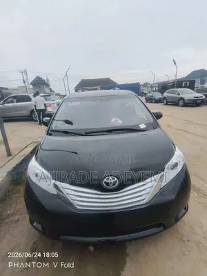 Toyota Sienna XLE AWD (3.5L 6cyl 8A) 2018 Black