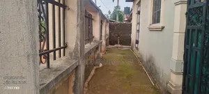 2bdrm Block of Flats in Hollings Worth, Ikpoba-Okha for rent