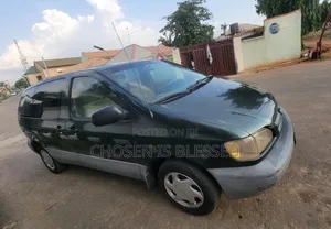 Toyota Sienna LE & 1 hatch 2000 Green