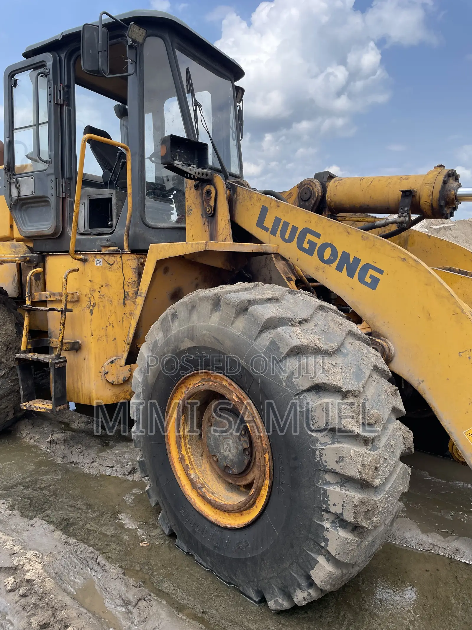 Excavator Construction and Heavy Machinery