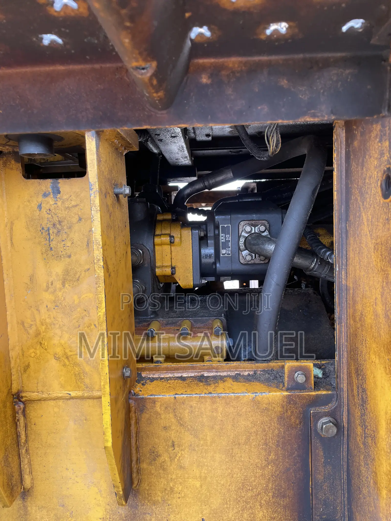 Excavator Construction and Heavy Machinery