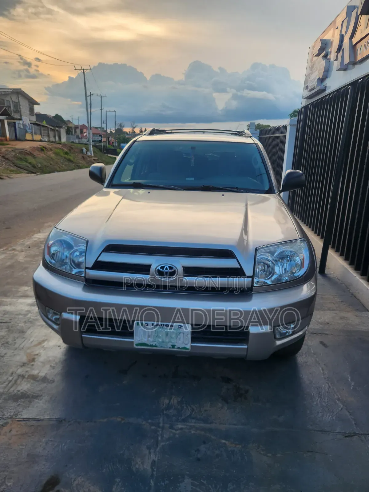 Toyota 4-Runner 2004 Gold