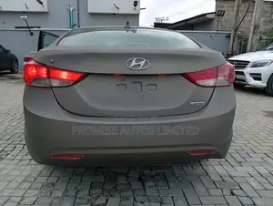 Hyundai Elantra GLS Sedan FWD (1.8L 4cyl 6A) 2013 Pearl
