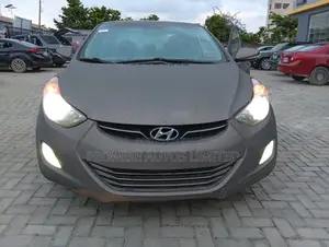Hyundai Elantra GLS Sedan FWD (1.8L 4cyl 6A) 2013 Pearl