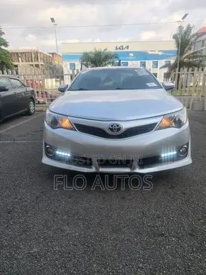 Toyota Camry SE Sport 4dr Sedan (2.5L 4cyl 6A) 2014 Silver