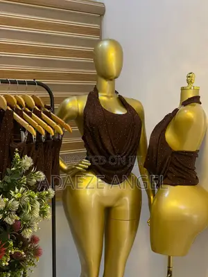 Chain Crawl Neck Top