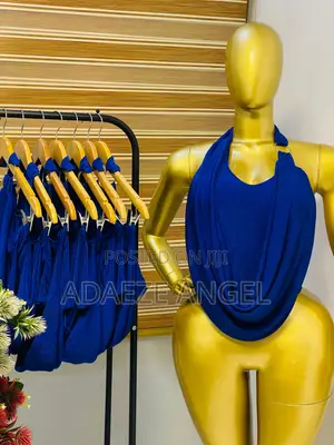 Chain Crawl Neck Top
